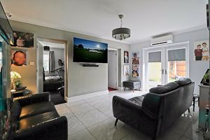 Living Room- click for photo gallery